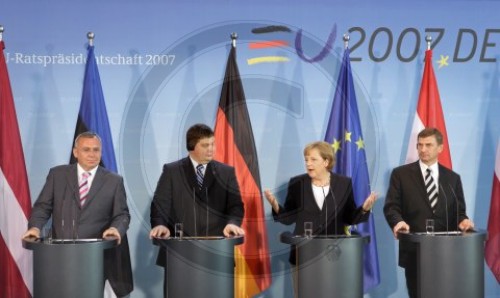 GUSENBAUER, KALVITIS, MERKEL, ANSIP