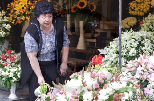 Blumenverkaeuferin in Riga
