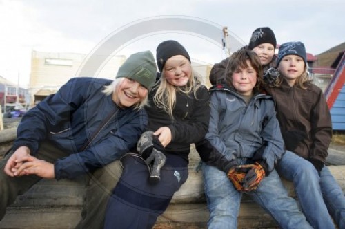 Kinder auf Spitzbergen