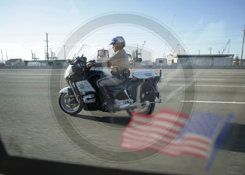 Polizist auf Motorrad