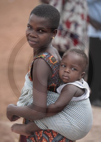 Kindliche Mutter in Togo