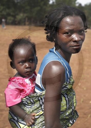 Frau mit Kind in Togo