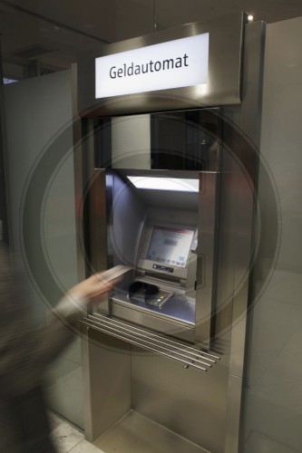 Geldautomat in der Sparkasse Koeln