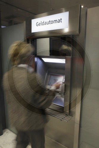 Geldautomat in der Sparkasse Koeln