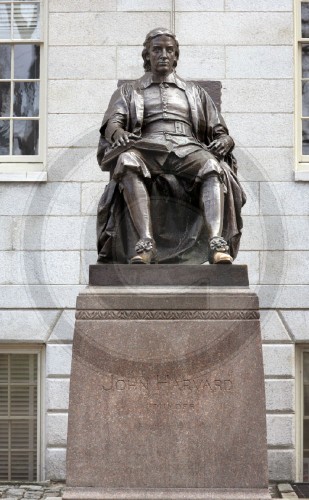 Bronzestatue von John Harvard