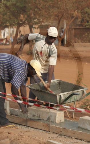 Strassenbau in Burkina Faso
