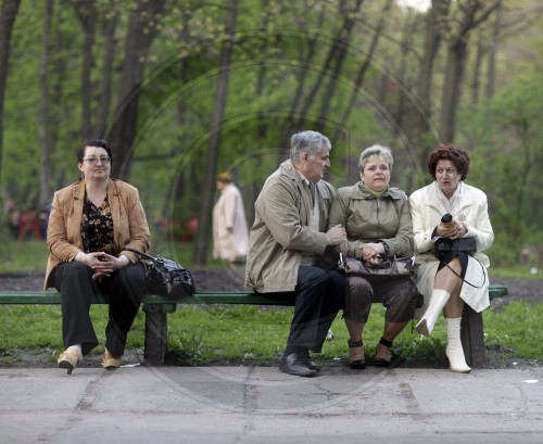 Menschen im Hydropark in Kiew