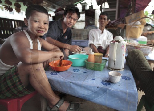 Menschen in Rangun