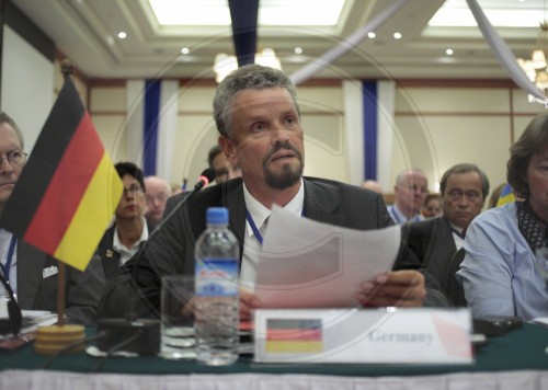 Gernot ERLER, John HOLMES