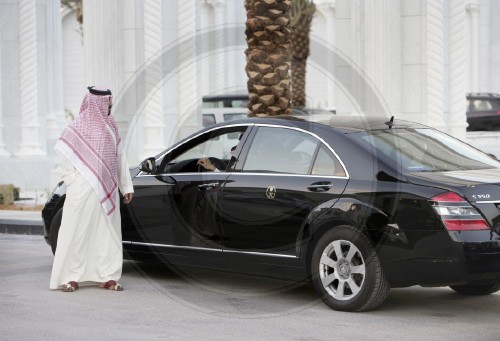 Mercedes S Klasse und saudischer Fahrer