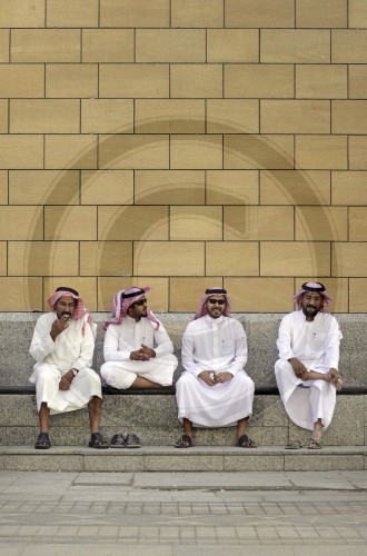 Saudis in Riad