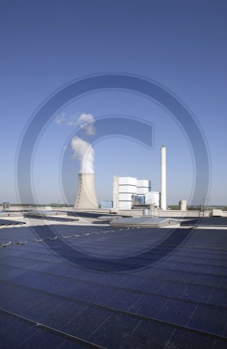Steinkohlekraftwerk und Photovoltaik