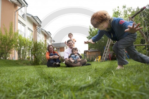 Familie im Garten