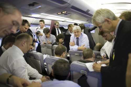 Steinmeier mit Journalisten im Airbus