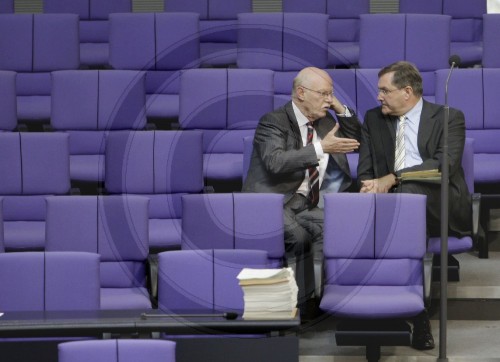 Peter STRUCK und Franz Joseph JUNG im Bundestag