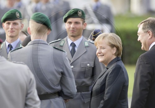 MERKEL und JUNG bei Geloebnis