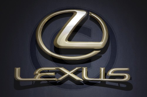 Schriftzug von Lexus