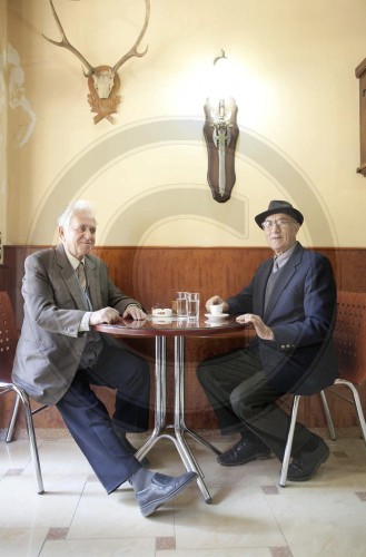 Maenner im Cafe | Men in the cafe