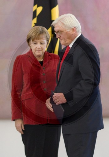 STEINMEIER und MERKEL erhalten ihre Entlassungsurkunden