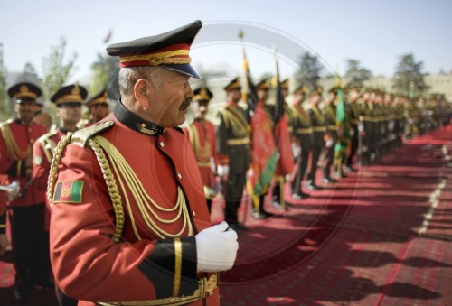 Ehrenformation der afghanischen Streitkraefte