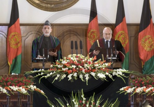 Hamid Karzai bei seiner Vereidigung