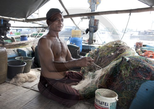 Fischer im Hafen von Jakarta