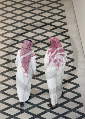 Zwei Maenner in Saudi-Arabien | Two men in Saudi Arabia