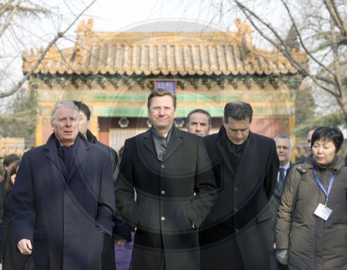 Westerwelle Mronz besuchen Lama-Tempel in Peking