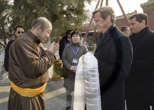 Westerwelle Mronz besuchen Lama-Tempel in Peking