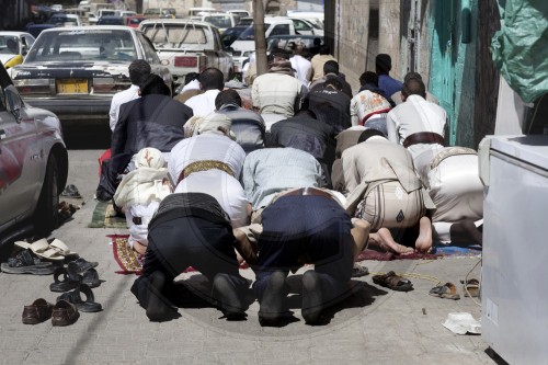 Freitagsgebet in der Vorstadt von Sanaa
