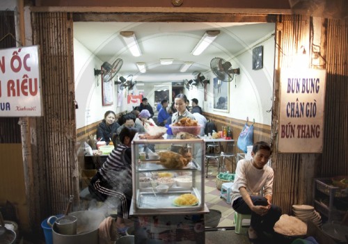 Kleine Garkueche in Hanoi| Small street food stall in Hanoi