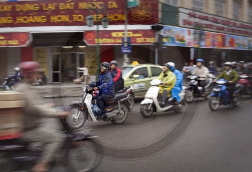 Kleinkraftraeder in Hanoi , Vietnam|Mopeds in Hanoi, Vietnam