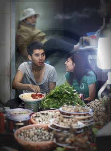 Kleine Garkueche in Hanoi| Small street food stall in Hanoi