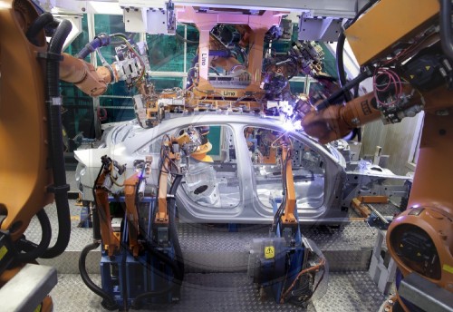 Roboter bei der Arbeit bei der Produktion des Audi A4 und A5
