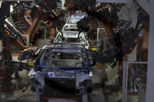 Roboter bei der Arbeit bei der Produktion des Audi A4 und A5