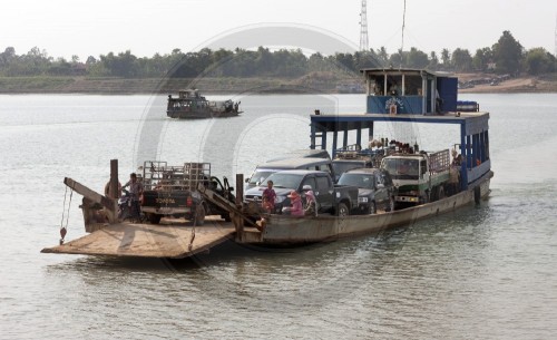 Autofaehre auf dem Mekong| Car ferry on the Mekong