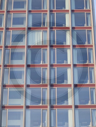 Glasfassade an einem Hochhaus | Glass facade of a skyscraper