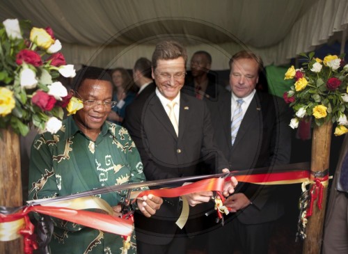 WESTERWELLE und NIEBEL eroeffnen Goetheinstitut