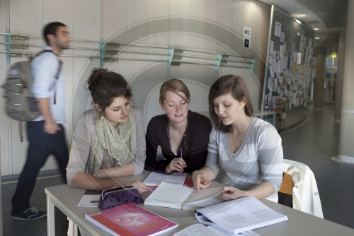 Studenten an der TUHH Hamburg | Students at the technical university 