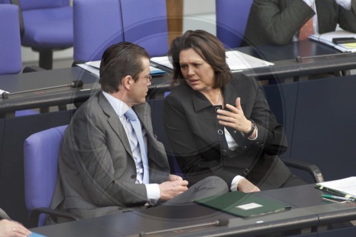 GUTTENBERG und AIGNER im Bundestag|GUTTENBERG and AIGNER in the Bundestag