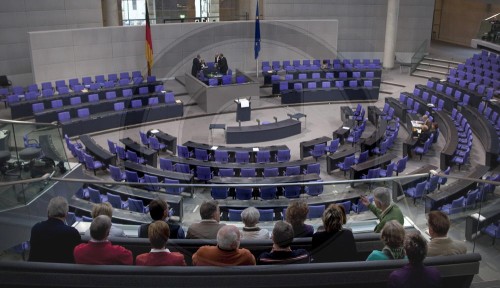 Leerer Bundestag mit Besuchern | Empty Bundestag with visitors