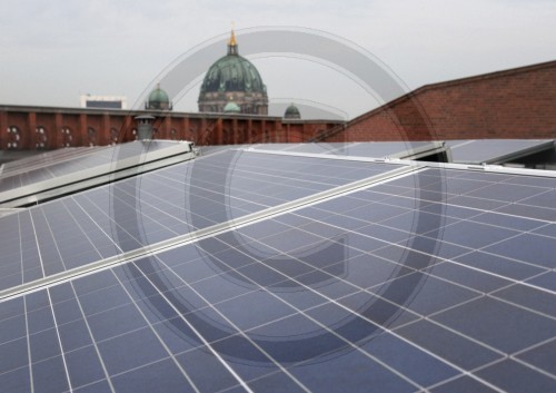 Photovoltaikanlage vor Berliner Dom