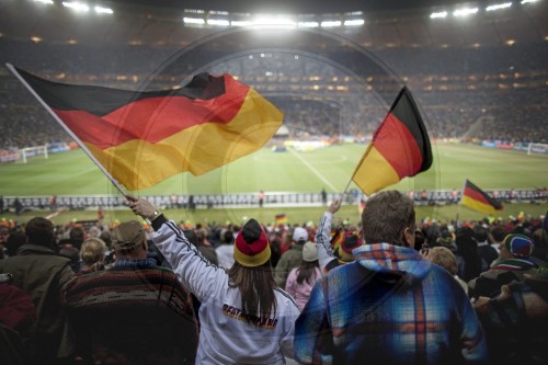 Fussballfans beim Spiel Ghana - Deutschland