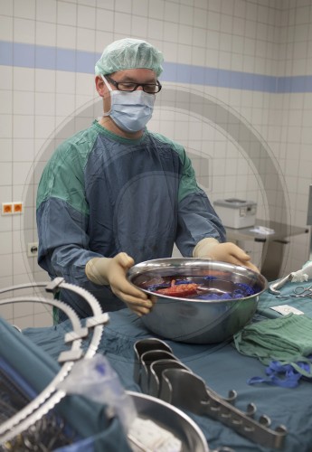 Nierentransplantation in einer Klinik in Nordrhein - Westfalen|Kidney transplantation in a clinic in North Rhine - Westphalia