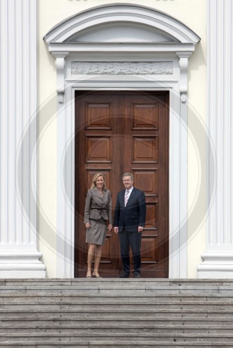Ehepaar Wulff vor dem Schloss Bellevue | Wulff couple in front of the Bellevue Palace