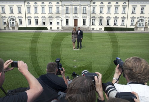 Ehepaar Wulff vor dem Schloss Bellevue