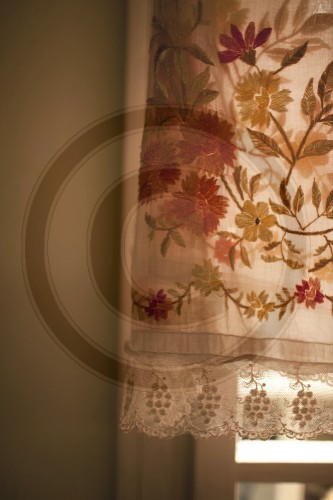 Bestickte Gardine | Embroidered Curtain