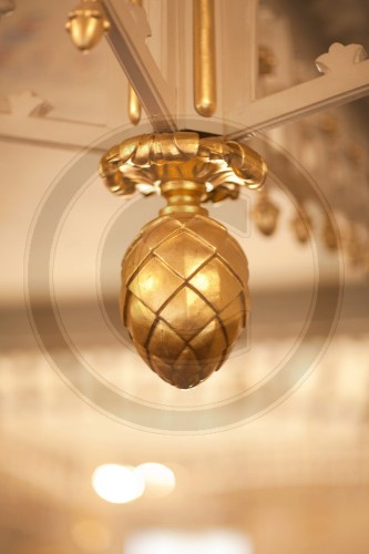 Goldzapfen in einem Festsaal | Gold pin in a ballroom
