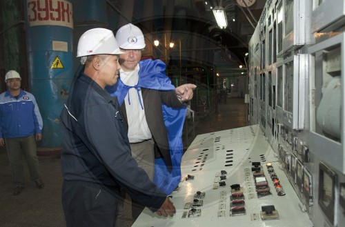 Niebel besucht Kraftwerk in der Mongolei