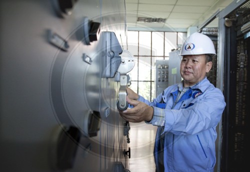 Arbeiter im Heizkraftwerk in der Mongolei|Workers in a thermal power station in Mongolia